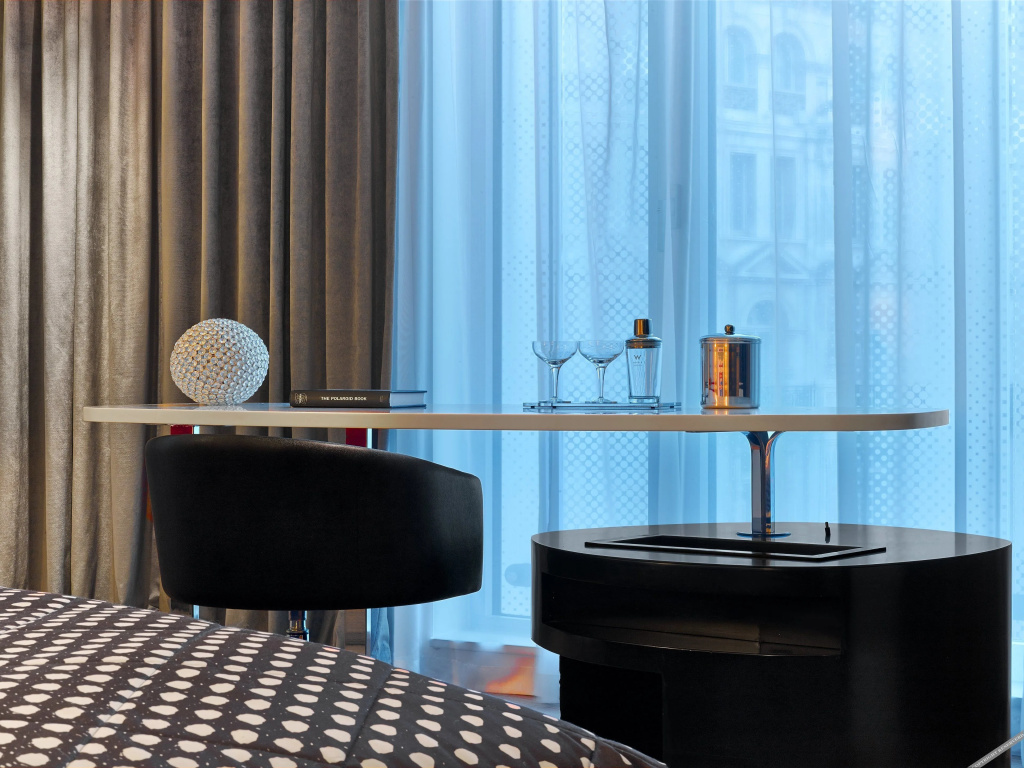 Lobby & Reception