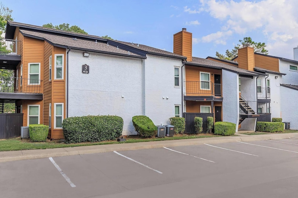 Landing Apartments Near CVC