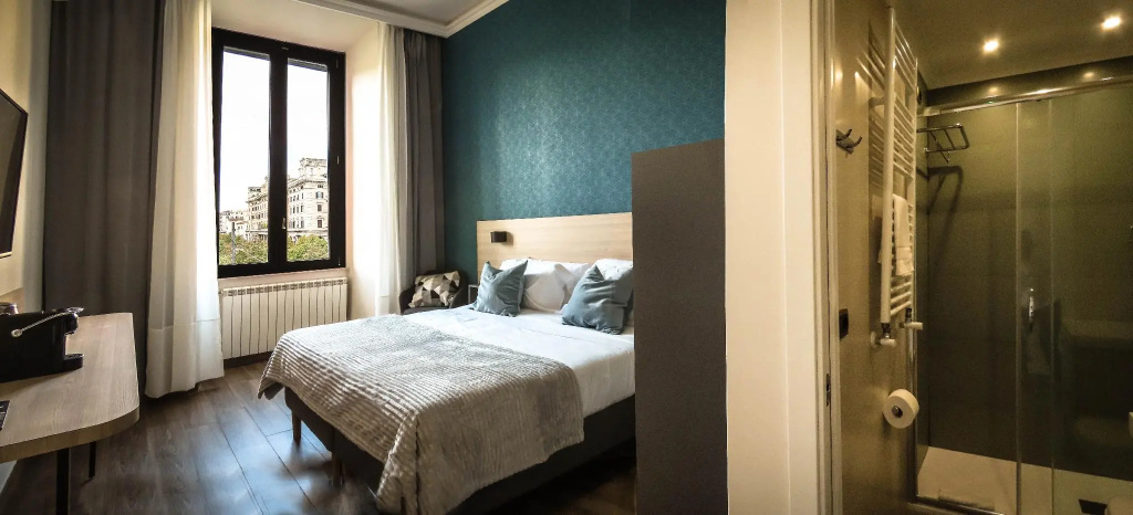 Deluxe Double room (full double bed)