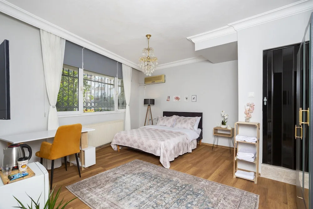 8 Rooms House — 2