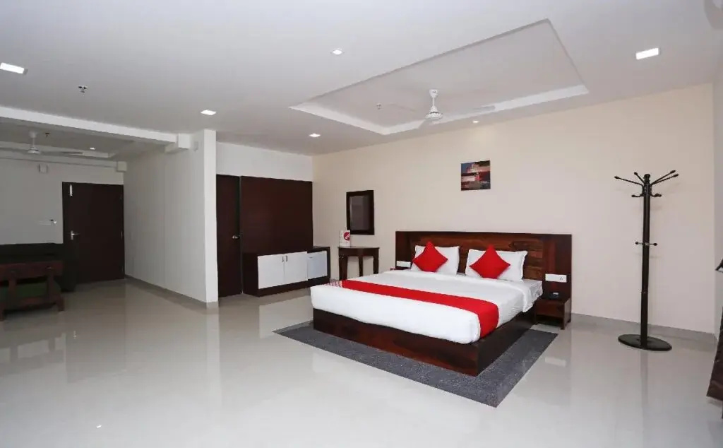 OYO 18826 Hotel Emerald