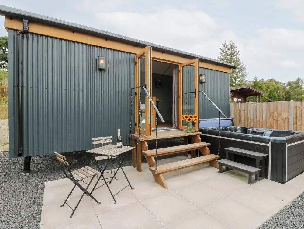 Dam View Shepherds Hut
