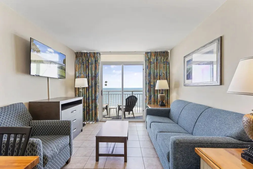 Standard room with balcony and oceanfront