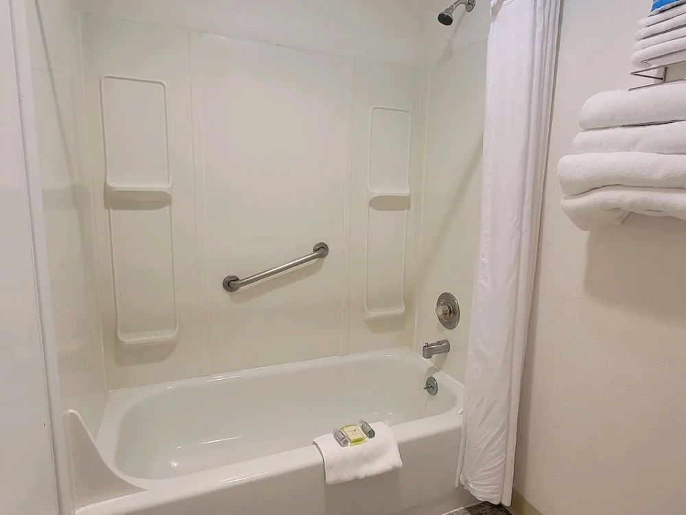Standard Double room with balcony and with ocean view (full double bed)