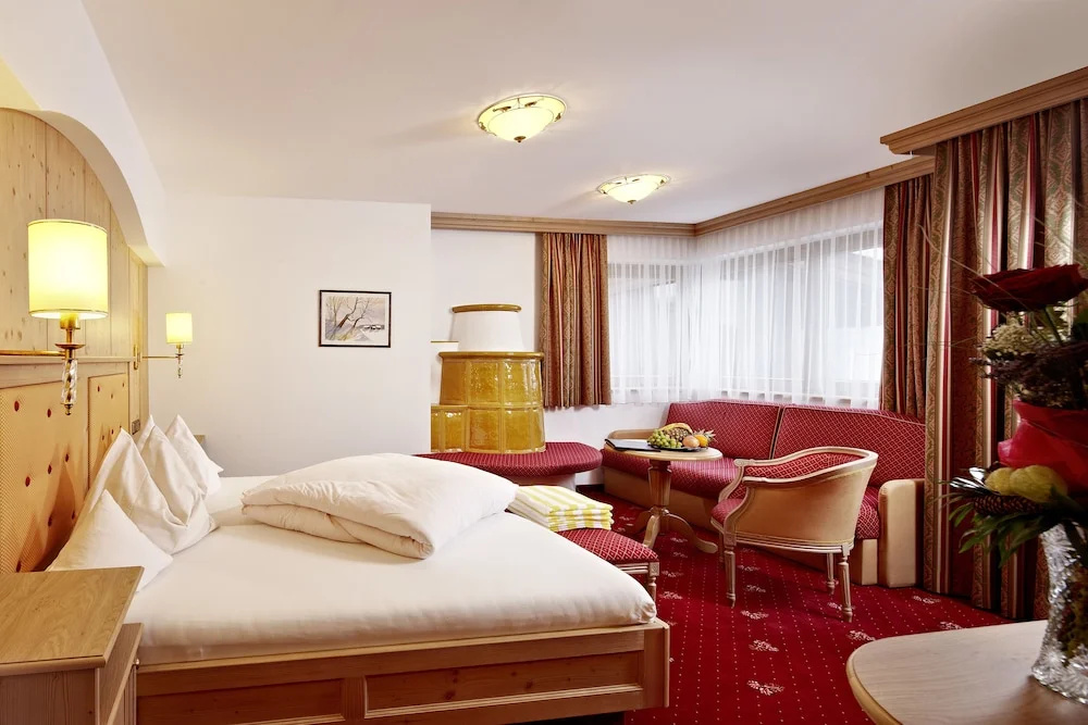 Deluxe Double room with balcony (full double bed)