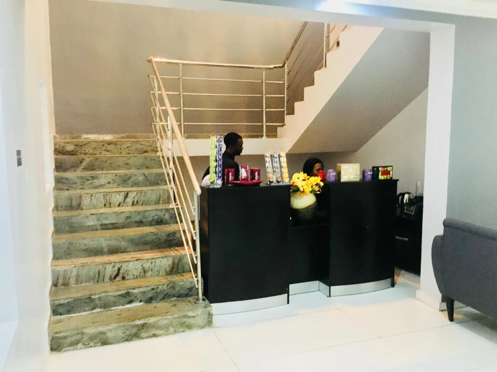 Lobby & Reception