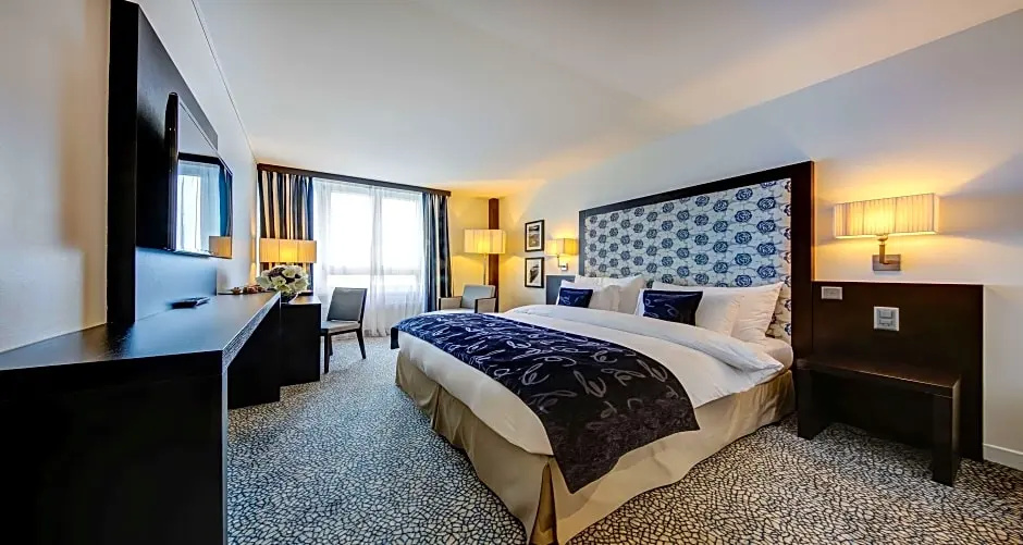 Comfort room with lake view