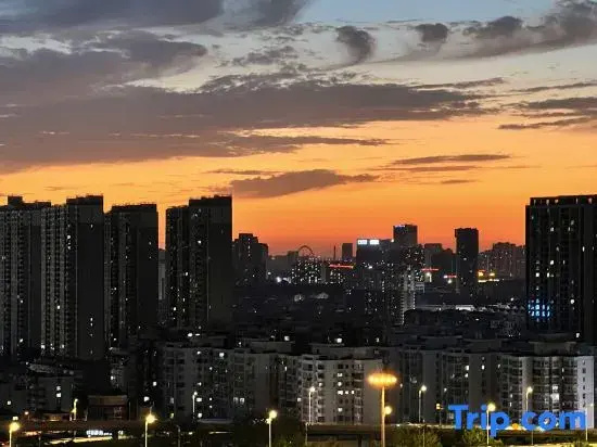 Old Youth · Tomorrow International Youth Hostel (Jinan Daming Lake Railway Station Chaoran Building)