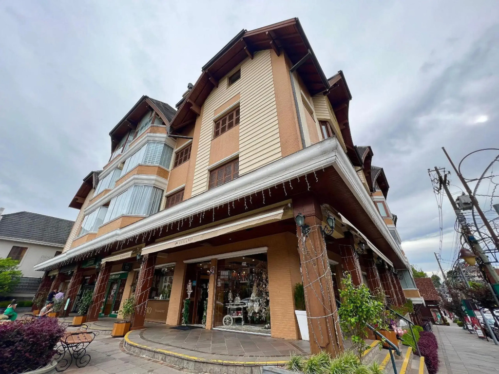 Gramado Boulevard 404 - Apto no coração de Gramado, 300 metros Rua Coberta