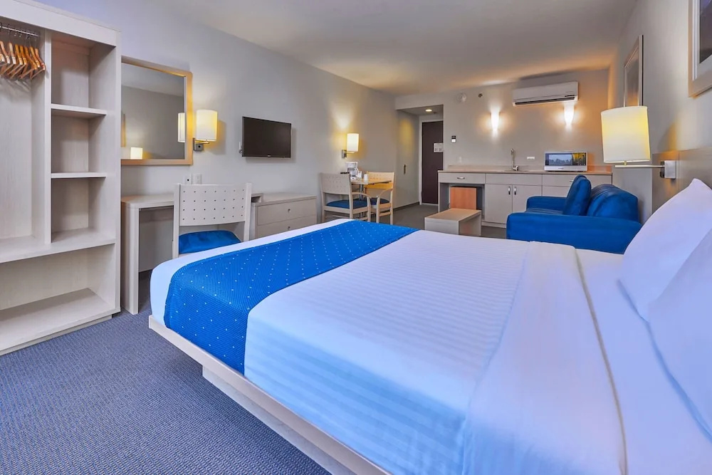 Double Suite (full double bed)