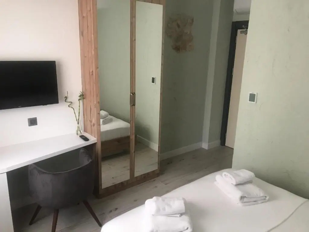 Standard Double room with garden view (full double bed)