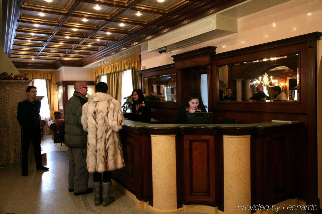 Lobby & Reception
