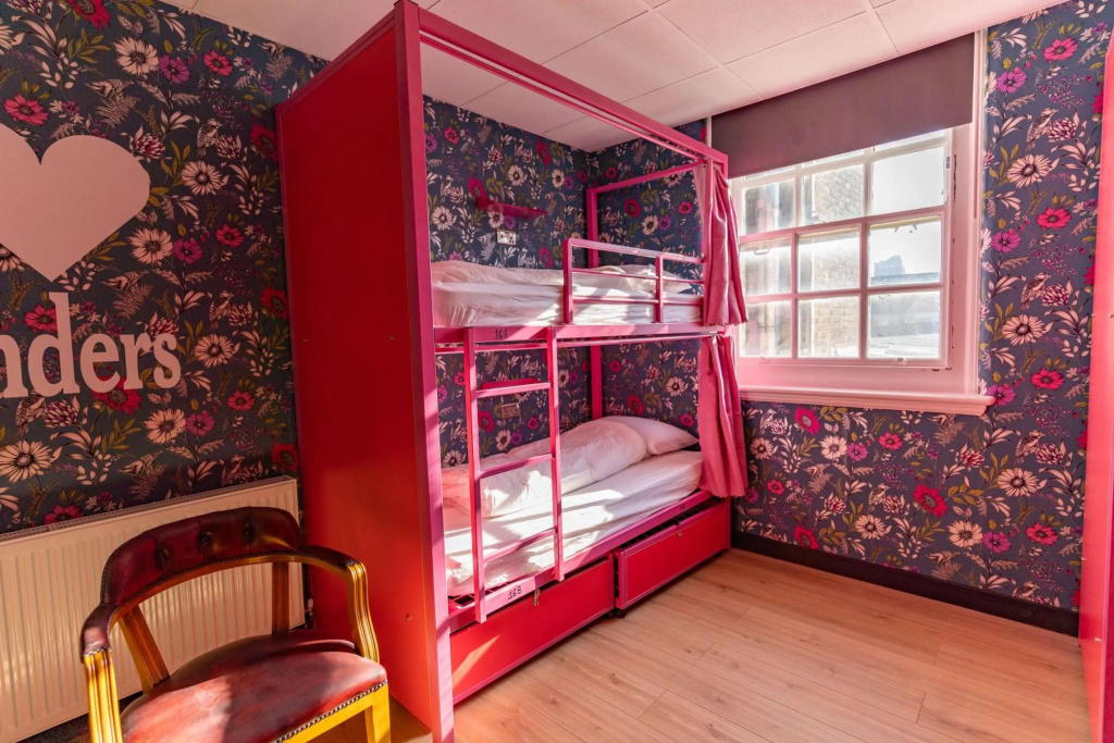 Отель Hostelle - women only hostel London в Лондоне