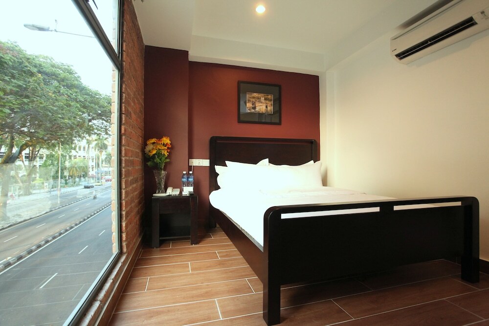 Crossroads Hotel