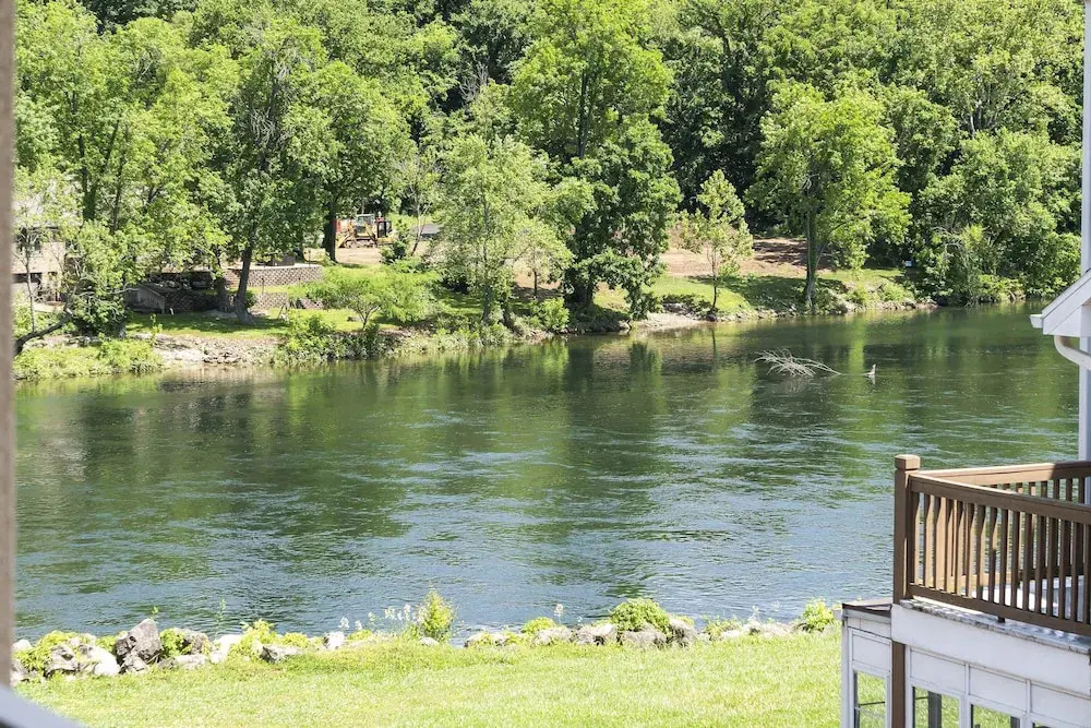 Lakeside Bliss Retreat 2 BDR