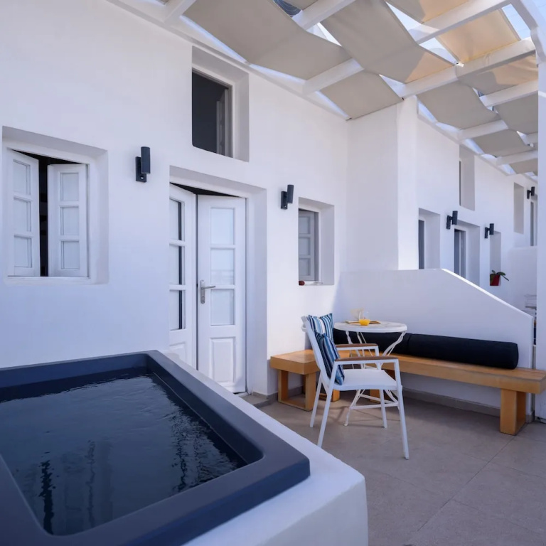 2 Bedrooms Apartment with balcony and with partial sea view
