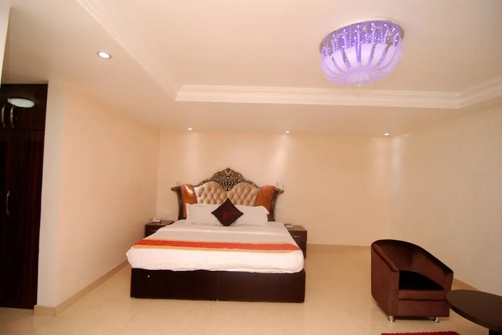 Executive Double room (full double bed)