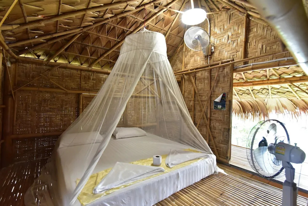 Двухместное бунгало рядом с пляжем двуспальная кровать в Satun Dive Resort