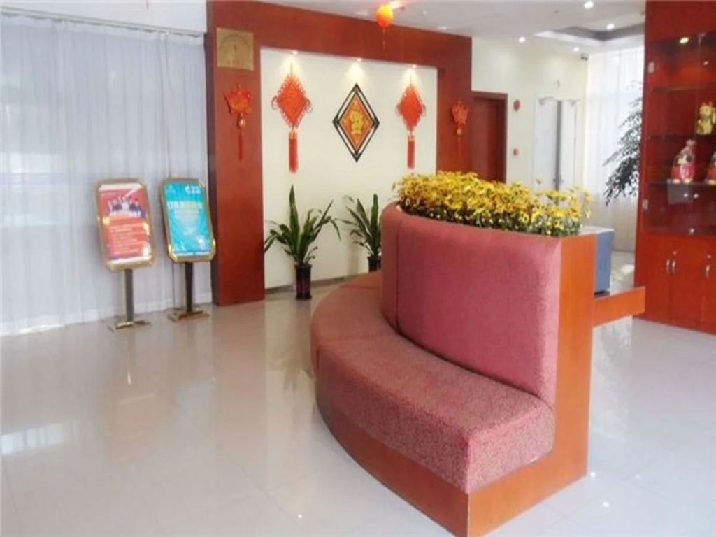Orange Hotel (Shanghai Hongqiao Railway Station Qixin Road)