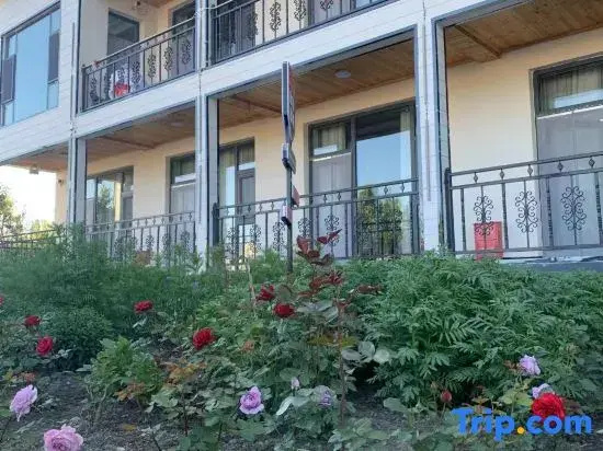 Zuoshi Yun Shui Youyou Homestay (Nalati Scenic Area)