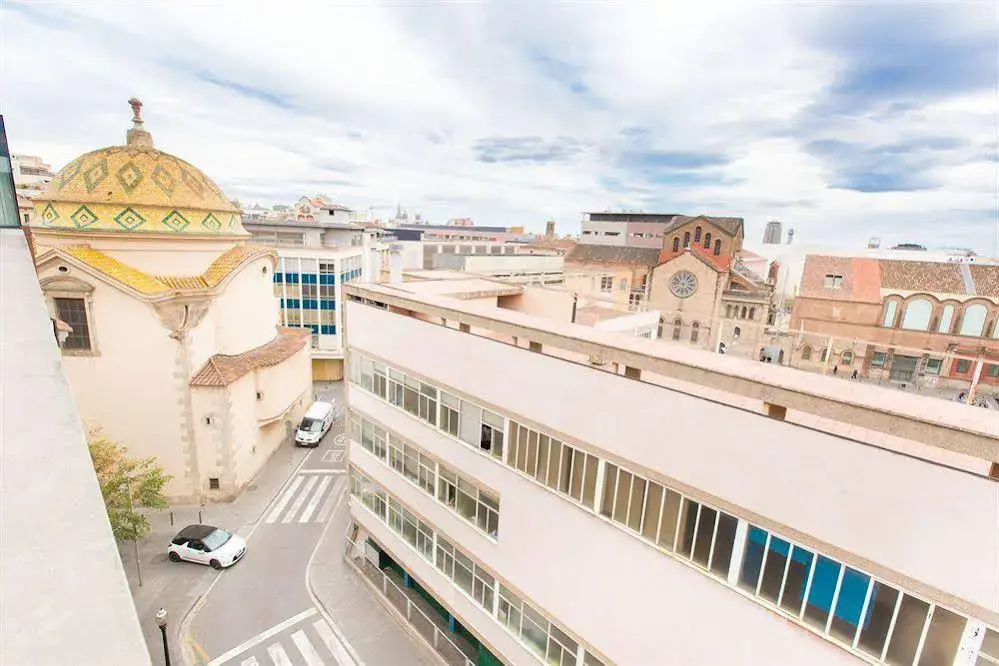 AinB Universitat Apartments