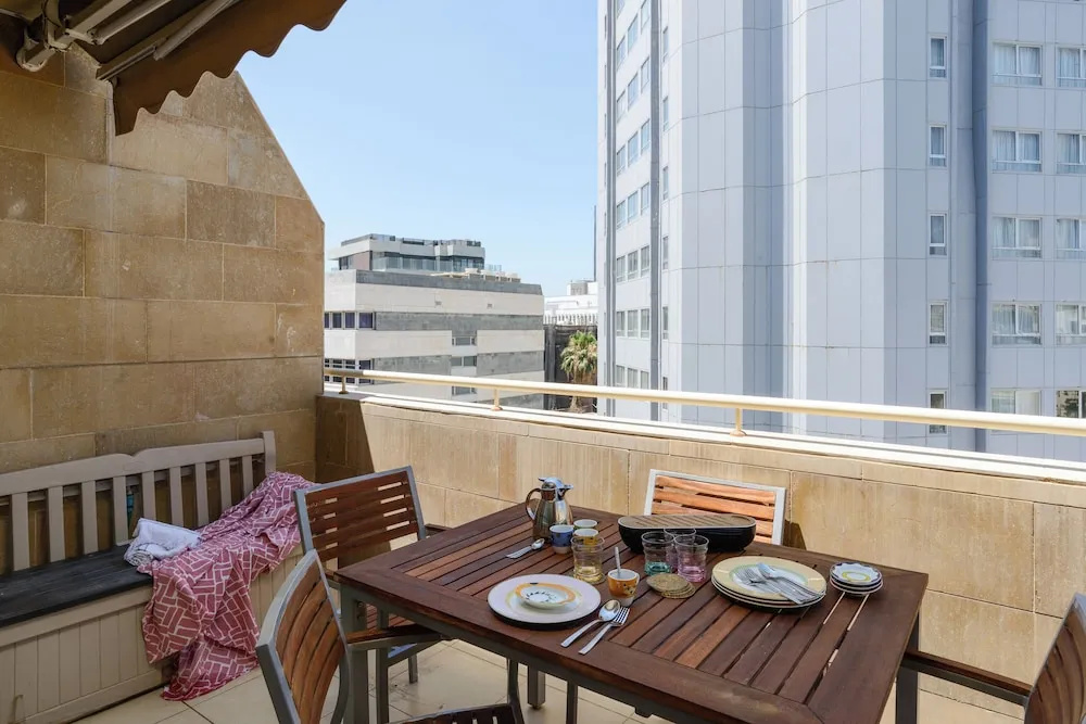 Comfy & Terrace neear Beach by FeelHome