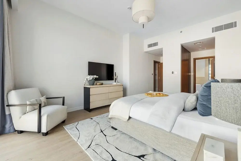 3BR with Burj Khalifa and Canal View