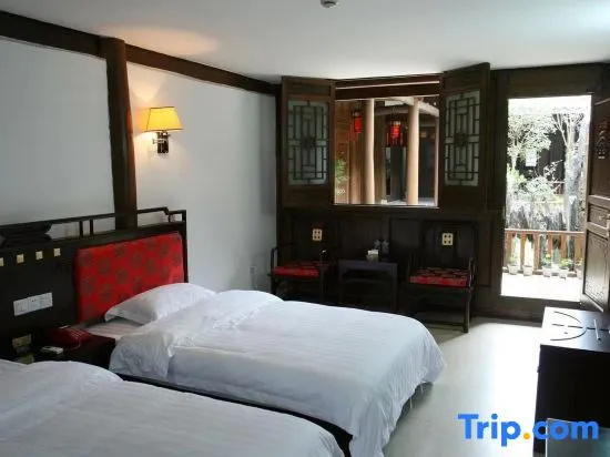 Standard room with courtyard view
