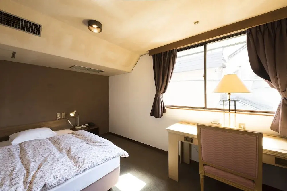 Economy Double Suite (full double bed)