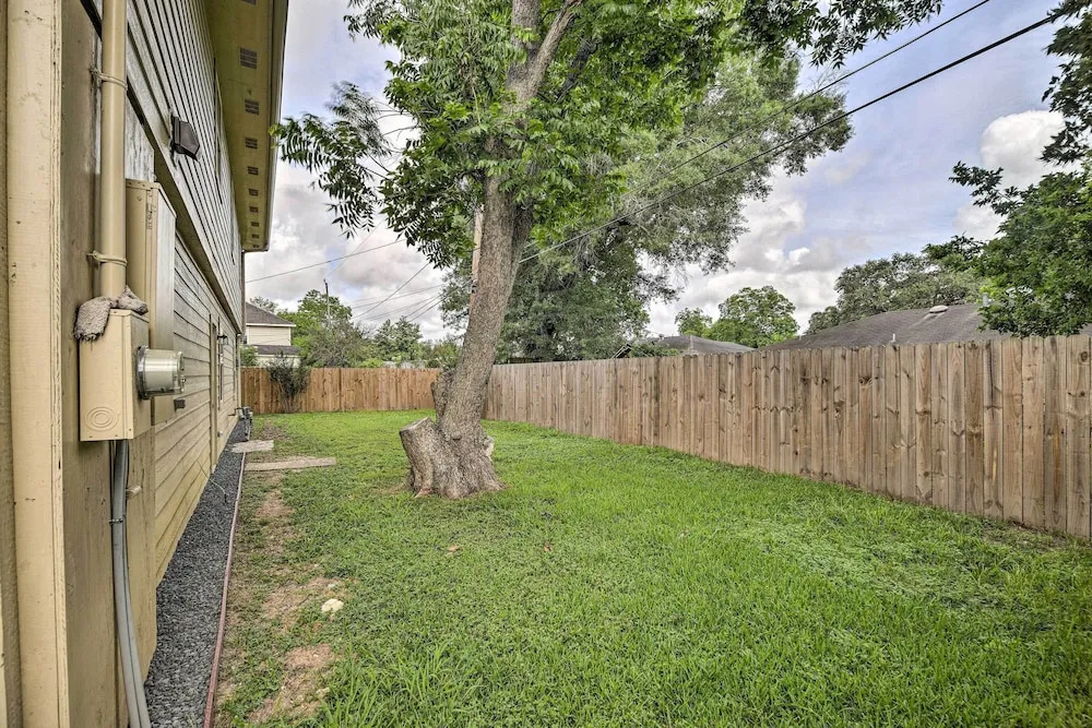 Spacious Houston Family Home With Game Room!