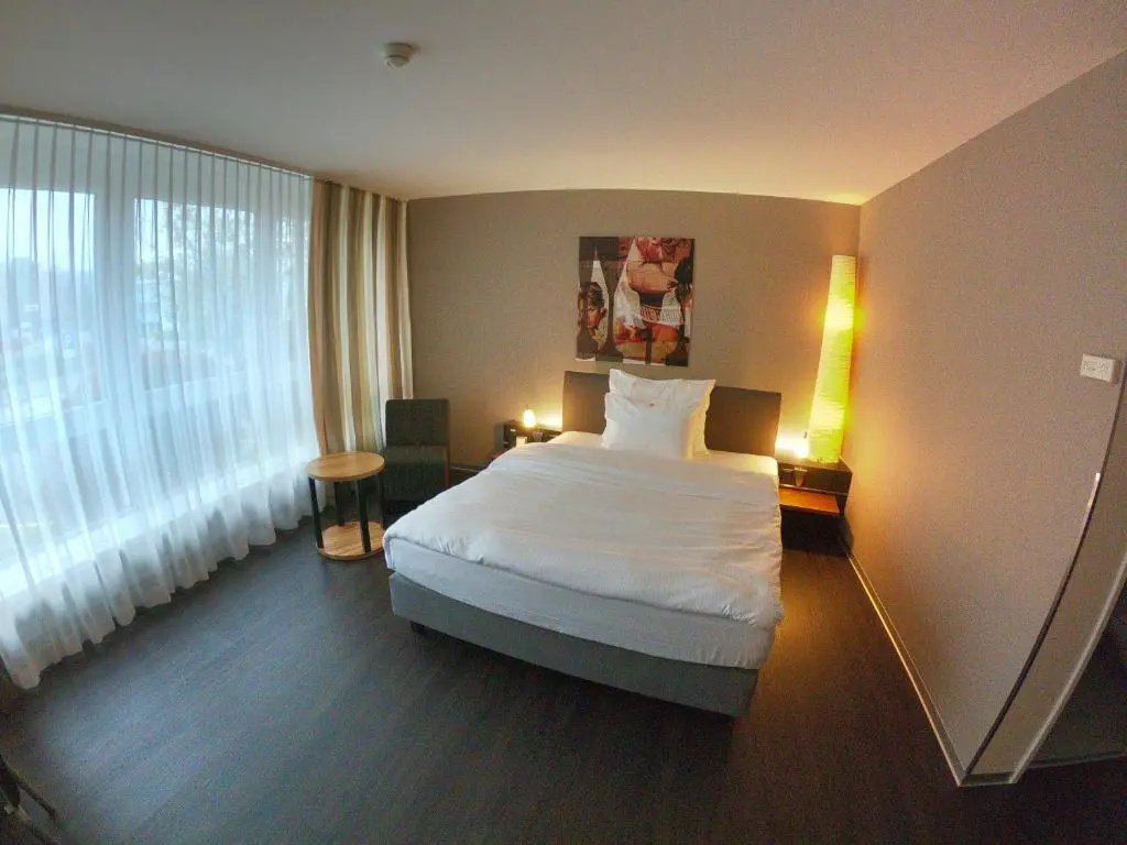 Business Double room (full double bed)