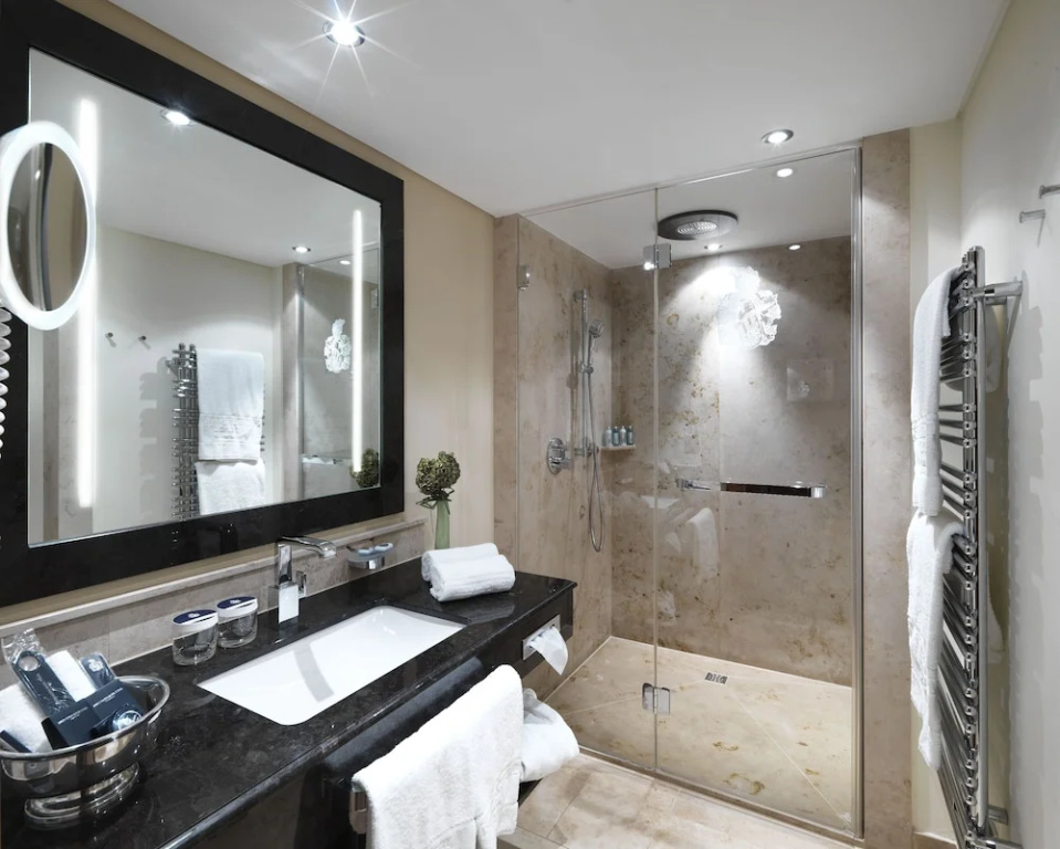Superior Double room with balcony and with mountain view (full double bed)