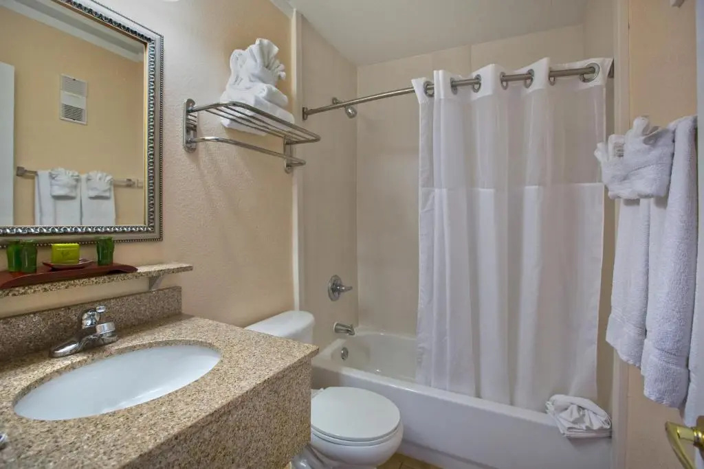 Sailport Waterfront Suites - Chambres