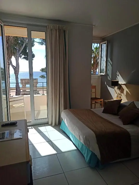 Classic Double room with sea view (full double bed)