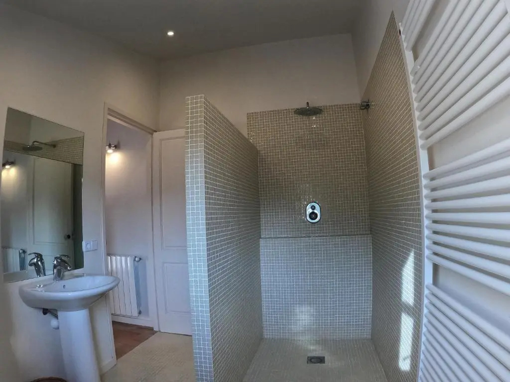 Deluxe Double room with balcony (full double bed)