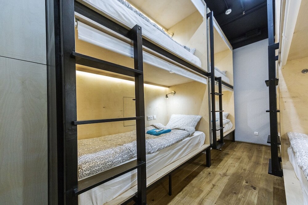 Кровать в общем номере (женский номер) в Icon hostel
