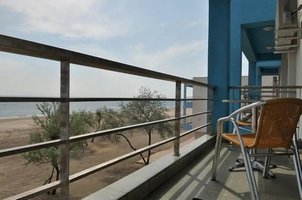 1 Bedroom Family Basement Studio with sea view