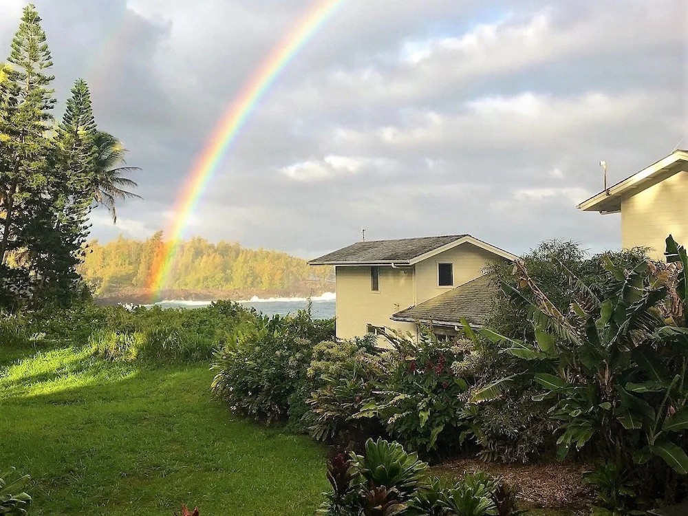 Black Sand Beach House 2 Bedroom Home