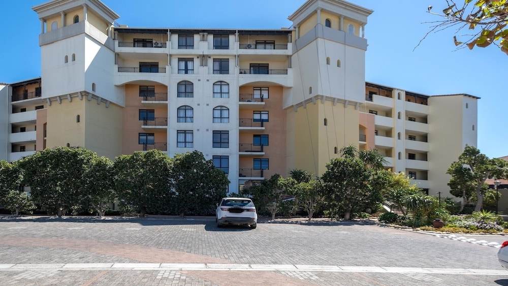 CENTURY CLUB - Luxury Apartment Hotels
