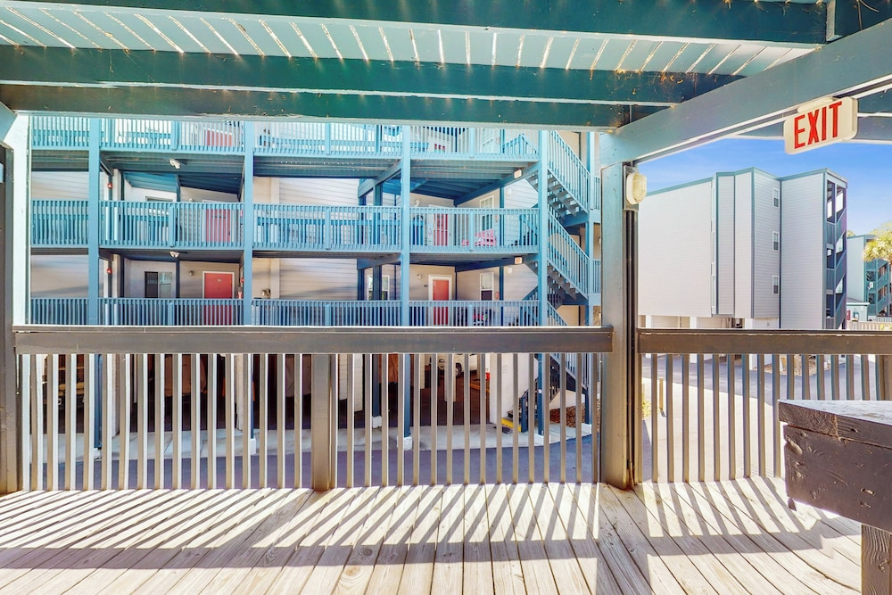 Beach Getaway Condo w/ Outdoor Pool