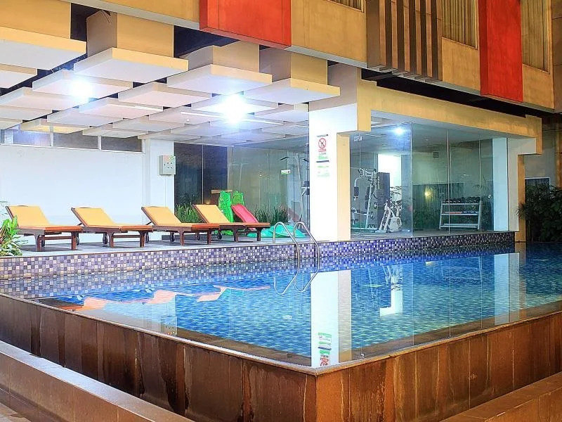 V Hotel & Residence by ZEN Rooms - фото 11