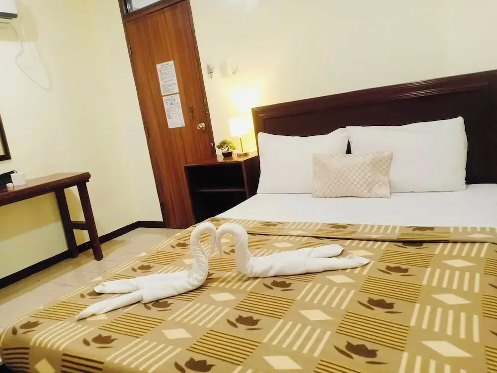 Deluxe Double room (full double bed)