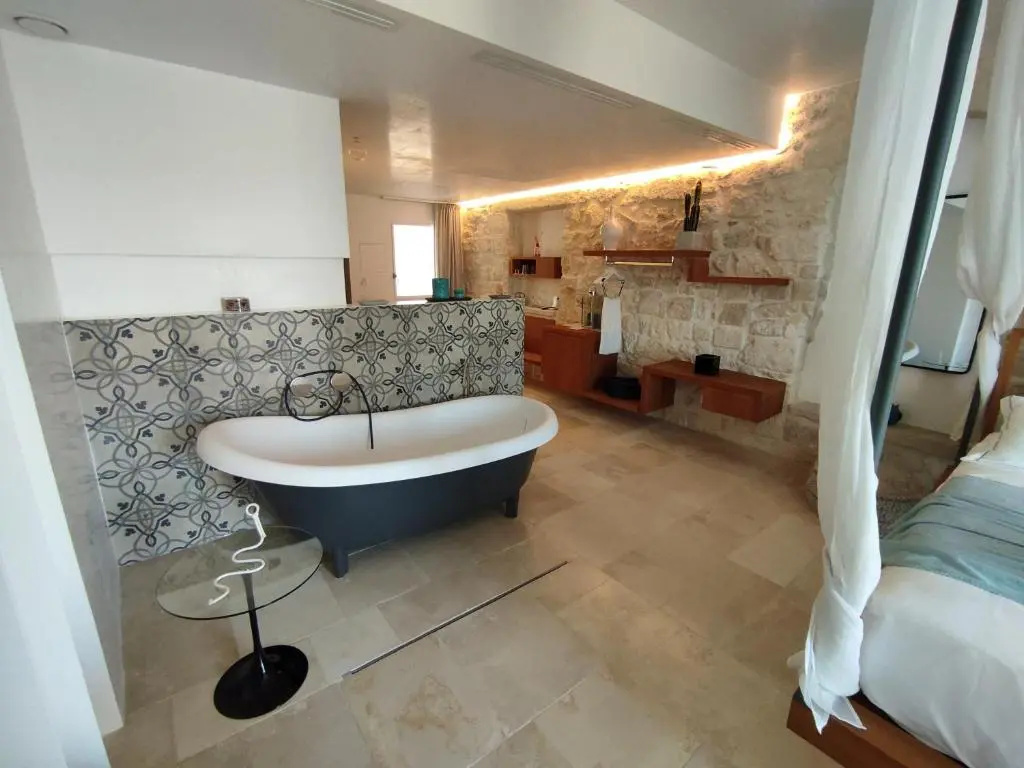 Double Suite with sea view (full double bed)