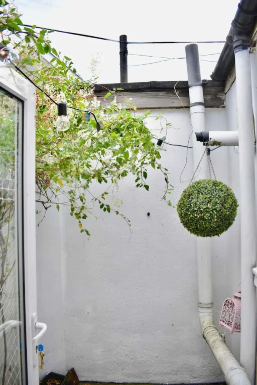 Charming 2 Bedroom Cottage in Central Location