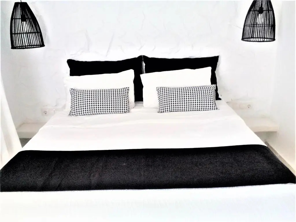 Deluxe Double room (full double bed)