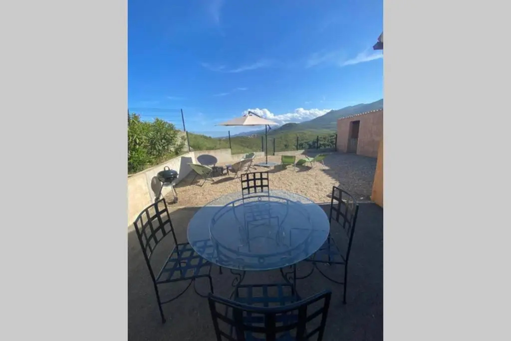 Très jolie mini villa douillette avec vue sur montagne