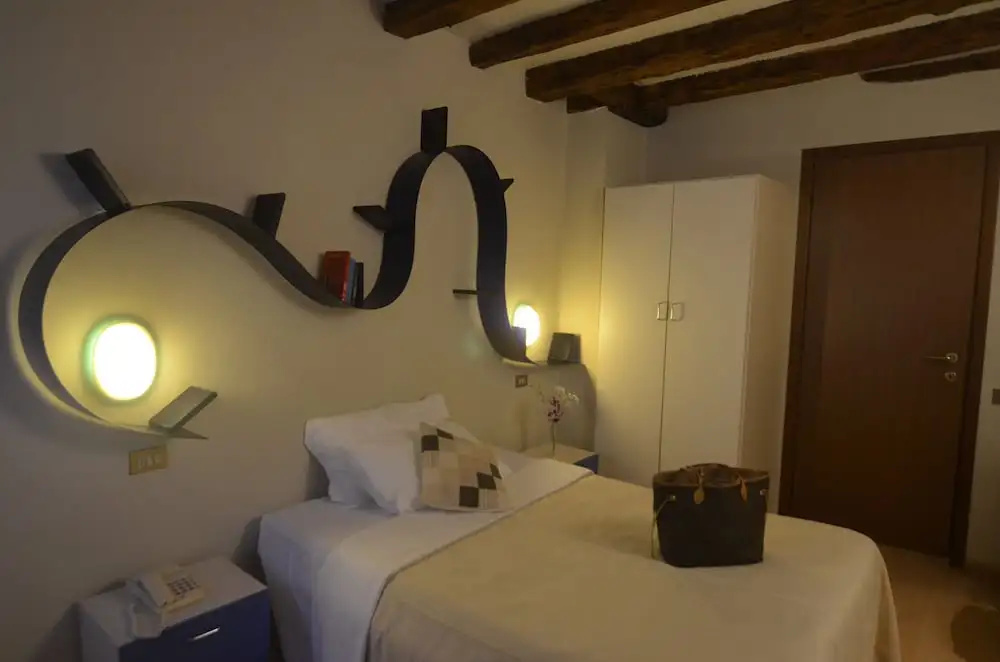 Classic Double room (full double bed)