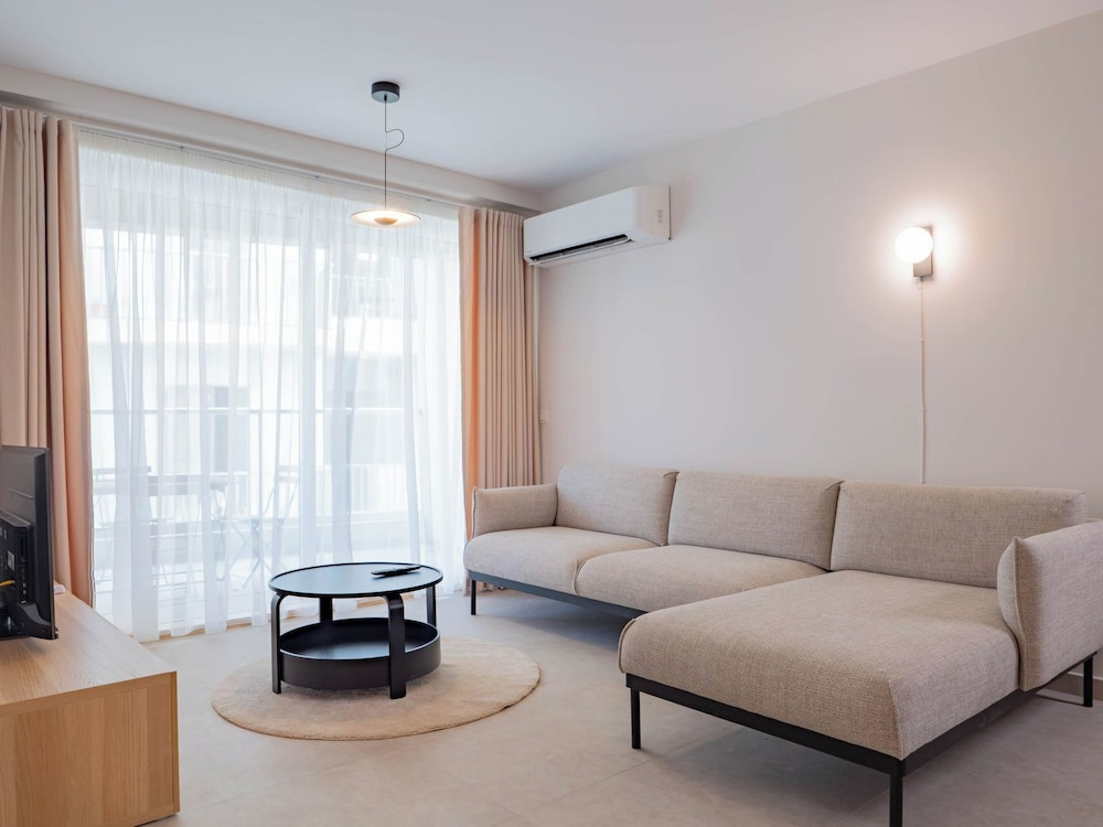 Lovely Contemporary Apartment Off St. Julian's