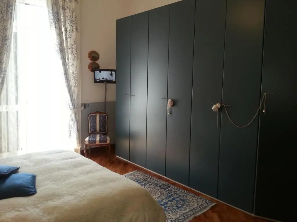 Deluxe Double room (full double bed)