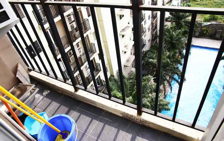 Clean 2BR with Pool View Mutiara Bekasi Apartment By Travelio